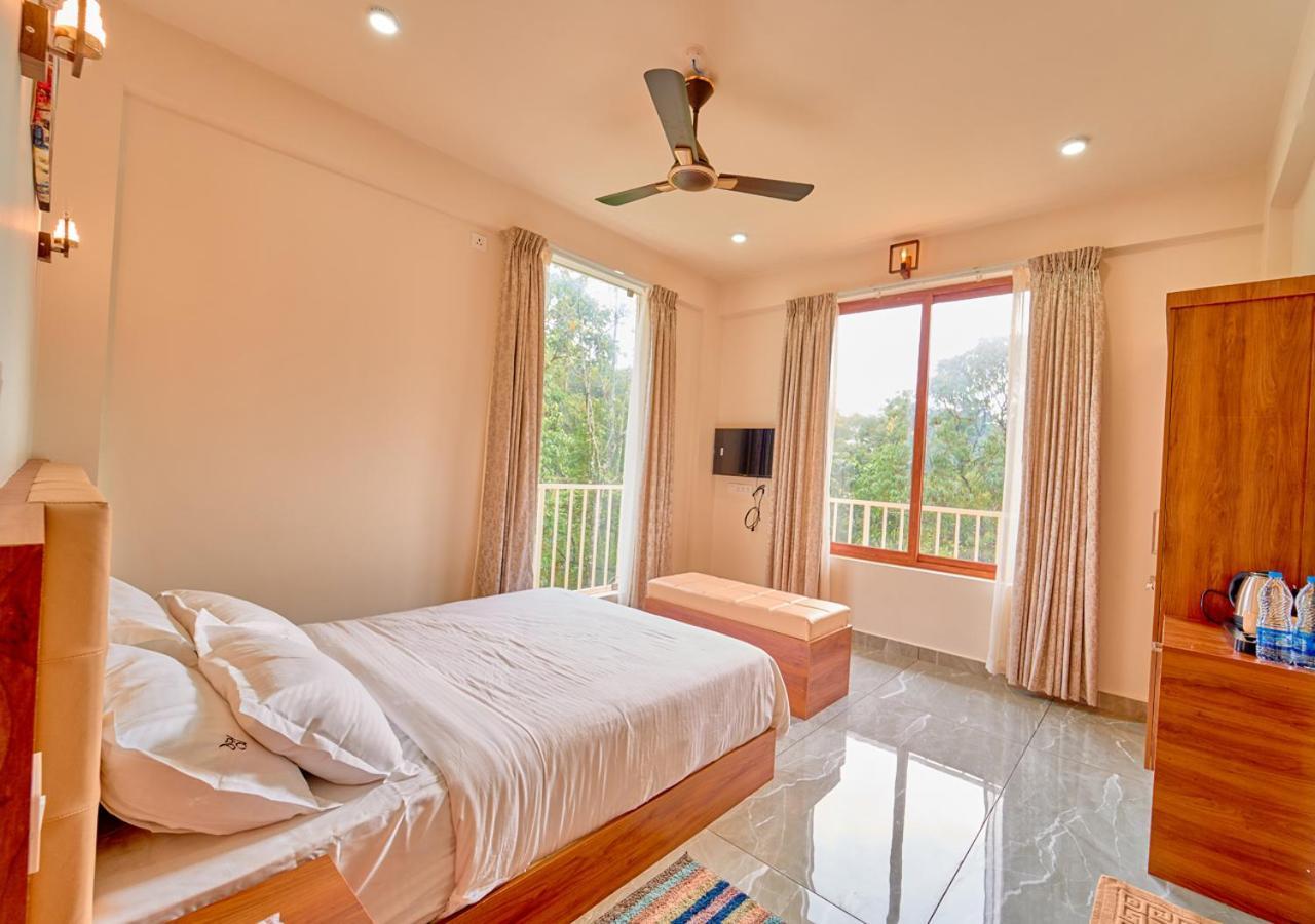 Glen Castle Vagamon Pool Resort By Voye Homes Exterior foto