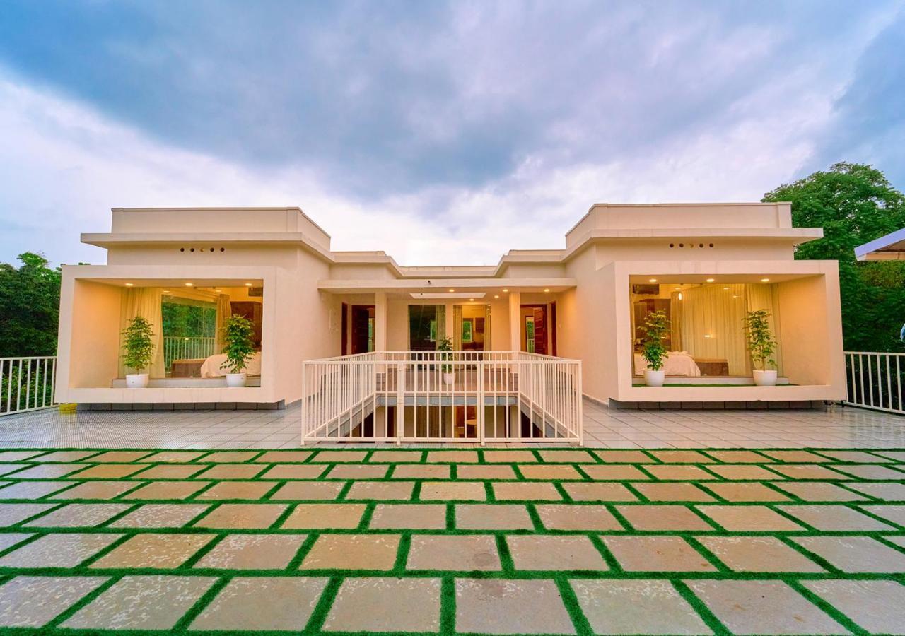 Glen Castle Vagamon Pool Resort By Voye Homes Exterior foto