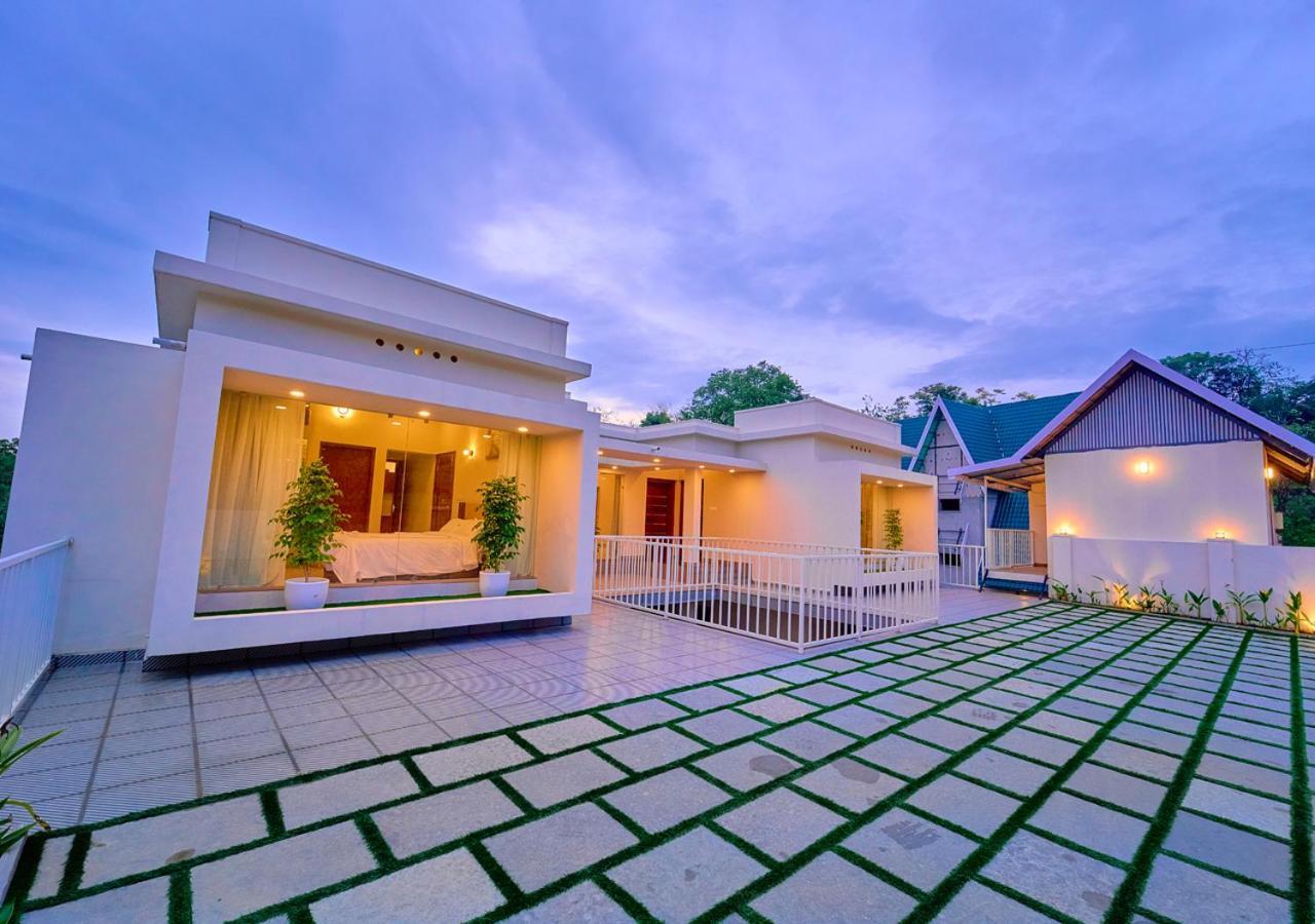Glen Castle Vagamon Pool Resort By Voye Homes Exterior foto