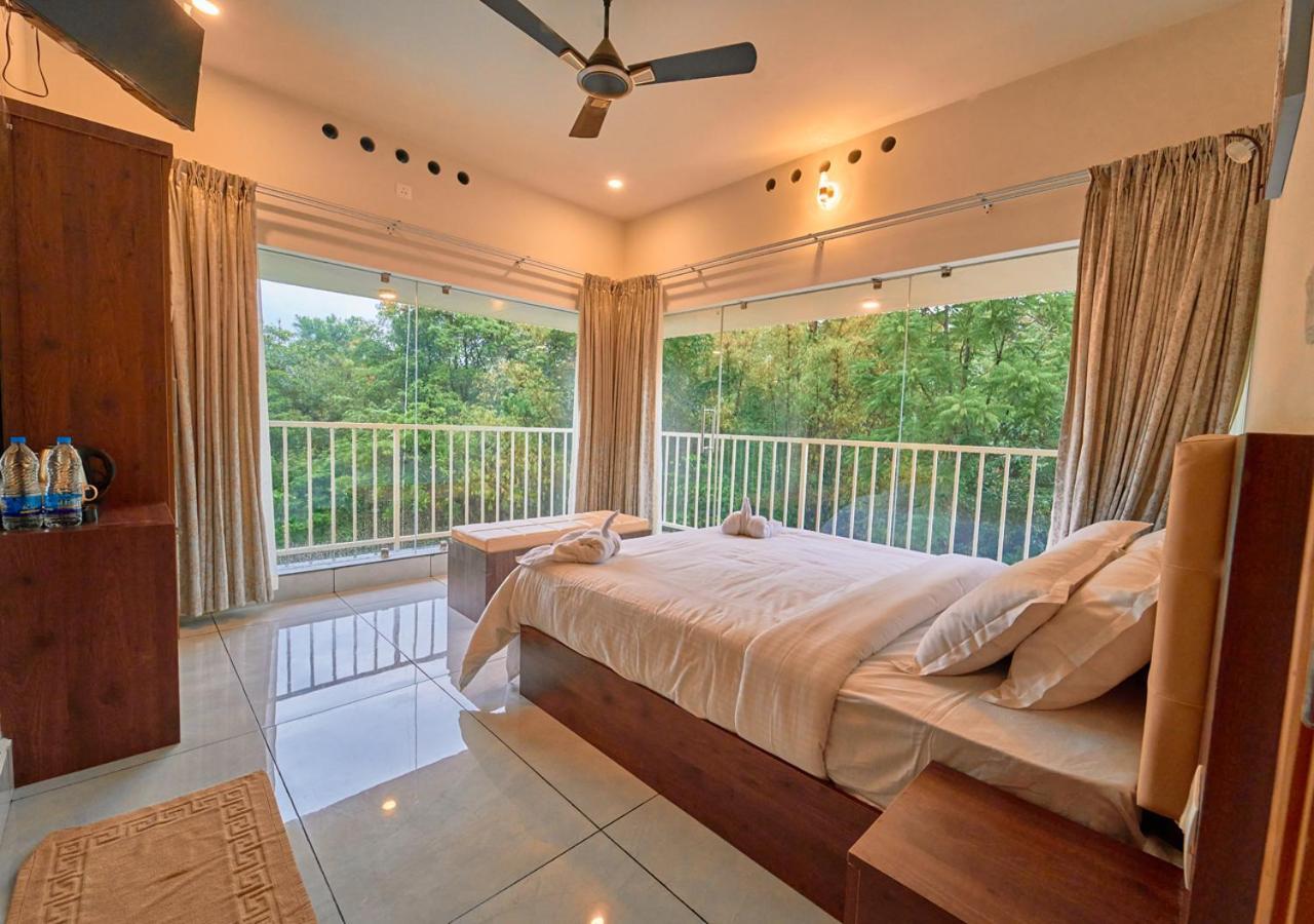Glen Castle Vagamon Pool Resort By Voye Homes Exterior foto